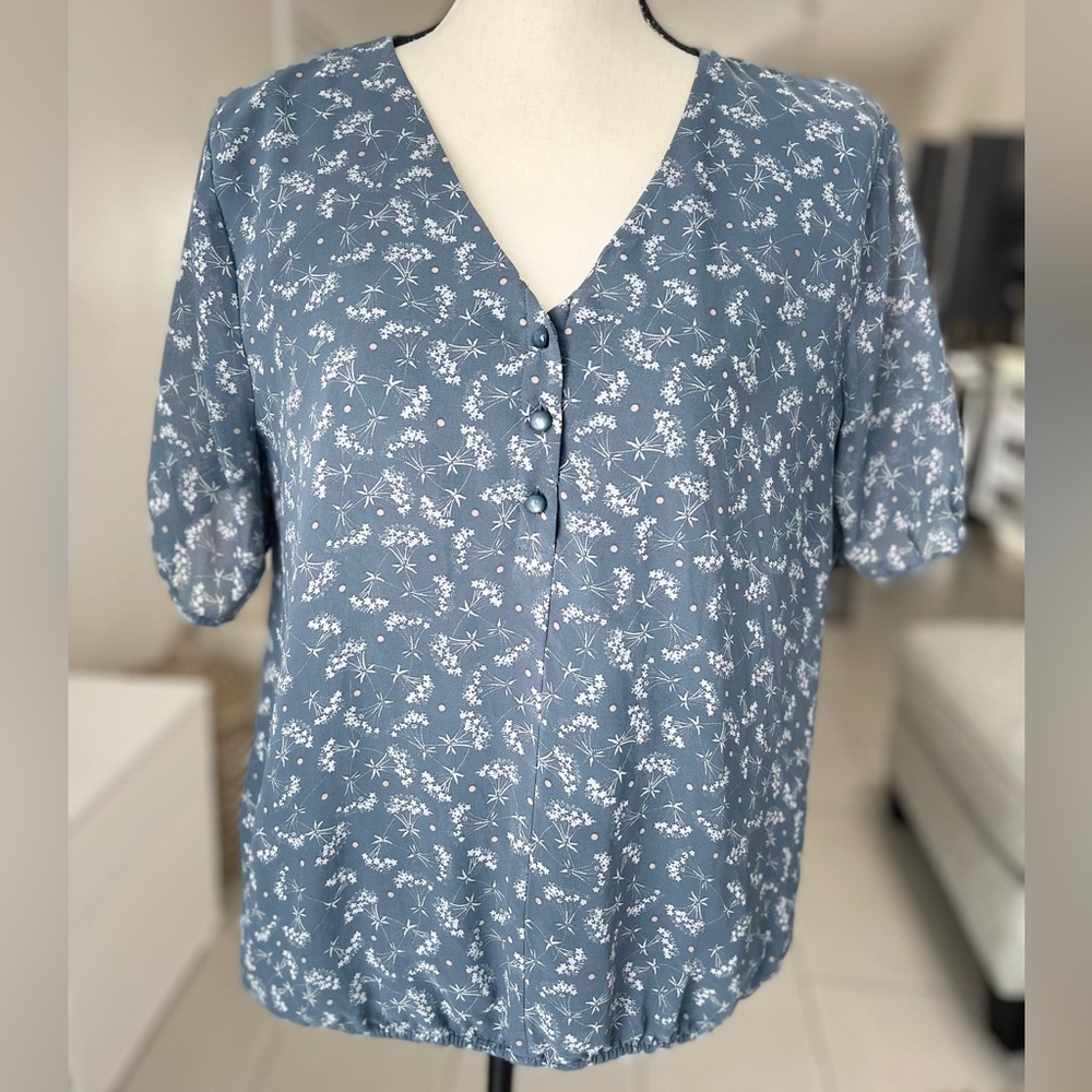Cute blue LOFT blouse size L, women
